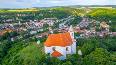 Çek Cumhuriyeti 'nde Dolni Kounice' a bakan Aziz Anthony Şapeli.