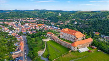 Çek Cumhuriyeti 'ndeki Dolni kounice kasabasının panorama manzarası.