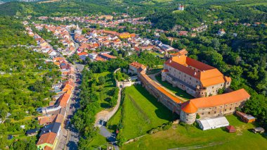 Çek Cumhuriyeti 'ndeki Dolni kounice kasabasının panorama manzarası.