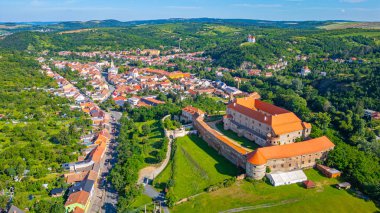Çek Cumhuriyeti 'ndeki Dolni kounice kasabasının panorama manzarası.