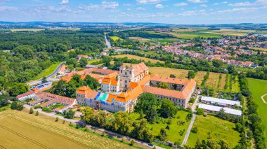 Çek Cumhuriyeti 'nin Rajhrad kentinde Benedikt manastırı.