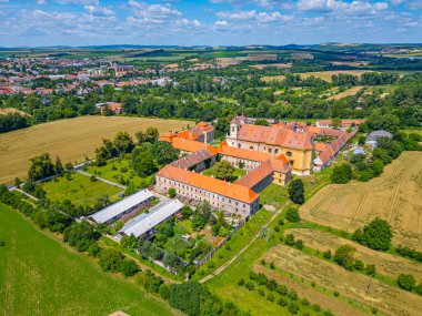 Çek Cumhuriyeti 'nin Rajhrad kentinde Benedikt manastırı.