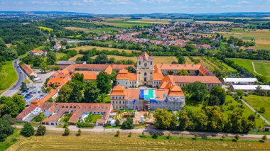 Çek Cumhuriyeti 'nin Rajhrad kentinde Benedikt manastırı.