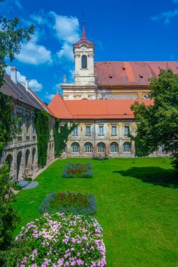 Çek Cumhuriyeti 'nin Rajhrad kentinde Benedikt manastırı.