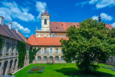 Çek Cumhuriyeti 'nin Rajhrad kentinde Benedikt manastırı.