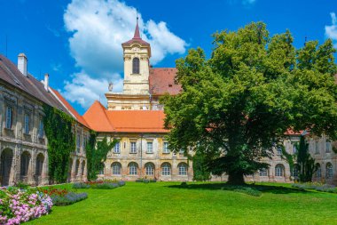 Çek Cumhuriyeti 'nin Rajhrad kentinde Benedikt manastırı.