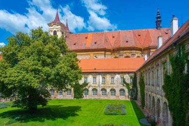 Çek Cumhuriyeti 'nin Rajhrad kentinde Benedikt manastırı.