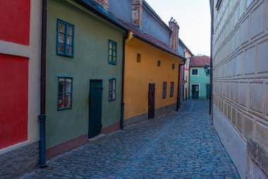 Prag Şatosu 'ndaki altın şeritten gün batımı manzarası, Çek Cumhuriyeti.