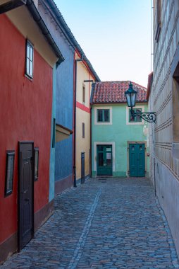 Prag Şatosu 'ndaki altın şeritten gün batımı manzarası, Çek Cumhuriyeti.
