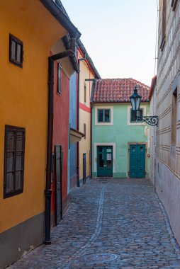 Prag Şatosu 'ndaki altın şeritten gün batımı manzarası, Çek Cumhuriyeti.