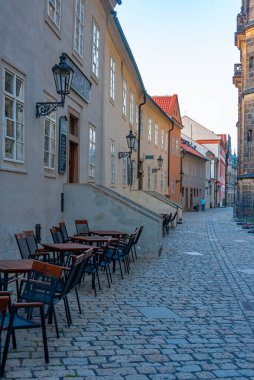 Çek Cumhuriyeti 'nde Prag Kalesi' nin üçüncü avlusunun gün batımı manzarası.