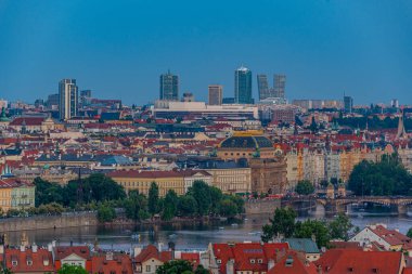 Çek Cumhuriyeti Prag 'da Pankrac' ın günbatımı görünümü.