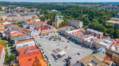 Havlickuv Brod 'un Panorama görüşü ve Bakire Meryem' in Varsayımı Kilisesi, Çek Cumhuriyeti.