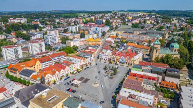 Havlickuv Brod 'un Panorama görüşü ve Bakire Meryem' in Varsayımı Kilisesi, Çek Cumhuriyeti.
