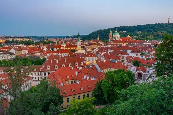 Çek Cumhuriyeti Prag 'da Mala strana' nın günbatımı manzarası.