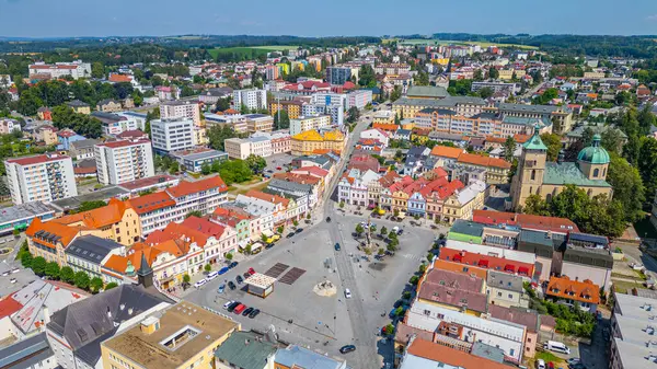 Havlickuv Brod 'un Panorama görüşü ve Bakire Meryem' in Varsayımı Kilisesi, Çek Cumhuriyeti.