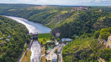 Çek Cumhuriyeti 'ndeki Znojmo barajının panorama görüntüsü.