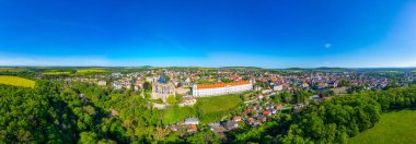 Çek Cumhuriyeti Kutna Hora 'da Cizvit Koleji ve Saint Barbara Katedrali manzarası.