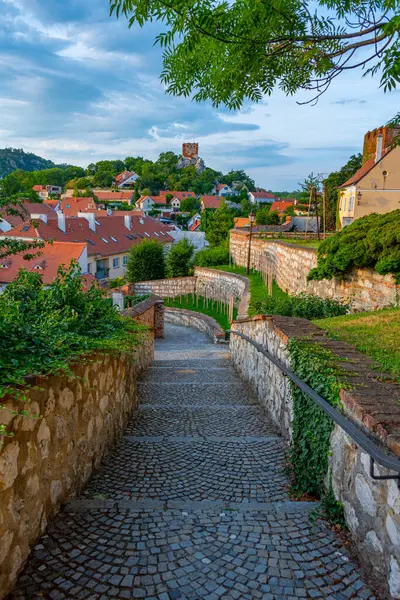 Kozi hradek Mikulov, Çek Cumhuriyeti 'ne tepeden bakıyor.