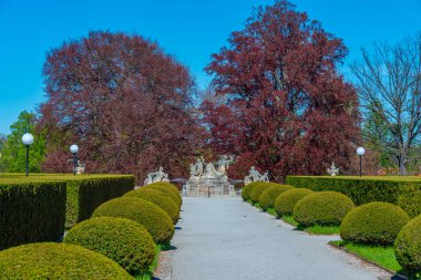 Çek Cumhuriyeti 'ndeki Cesky Krumlov şatosu parkı.