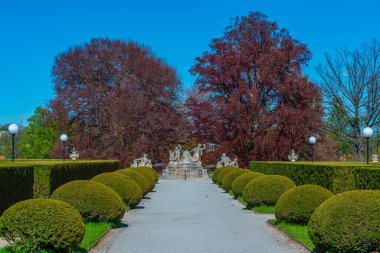 Çek Cumhuriyeti 'ndeki Cesky Krumlov şatosu parkı.