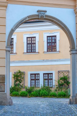 Çek Cumhuriyeti 'nin Mikulov kalesinin günbatımı görüntüsü.