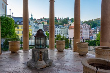 Çek Cumhuriyeti, Karlovy Vary Gezinti Alanı 'ndaki Kale pınarı.
