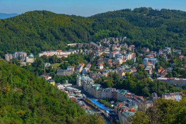 Çek Cumhuriyeti 'nde Karlovy Vary' nin hava görüntüsü.