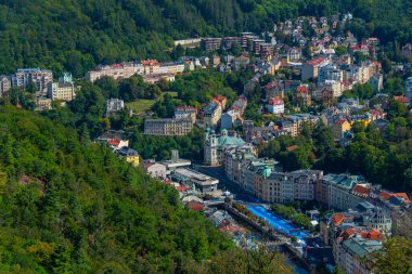 Çek Cumhuriyeti 'nde Karlovy Vary' nin hava görüntüsü.