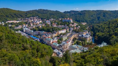 Çek Cumhuriyeti 'nde Karlovy Vary' nin hava görüntüsü.