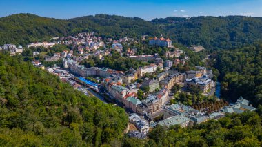 Çek Cumhuriyeti 'nde Karlovy Vary' nin hava görüntüsü.