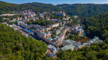 Çek Cumhuriyeti 'nde Karlovy Vary' nin hava görüntüsü.