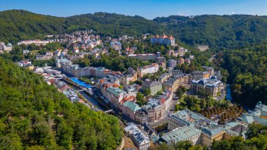 Çek Cumhuriyeti 'nde Karlovy Vary' nin hava görüntüsü.