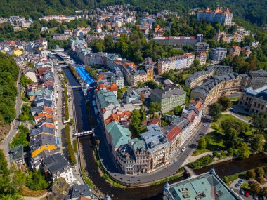 Çek Cumhuriyeti 'nde Karlovy Vary' nin hava görüntüsü.