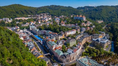 Çek Cumhuriyeti 'nde Karlovy Vary' nin hava görüntüsü.