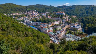 Çek Cumhuriyeti 'nde Karlovy Vary' nin hava görüntüsü.