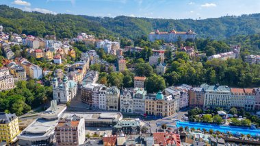 Çek Cumhuriyeti 'nde Karlovy Vary' nin hava görüntüsü.