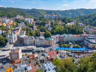 Çek Cumhuriyeti 'nde Karlovy Vary' nin hava görüntüsü.