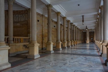 Çek Cumhuriyeti, Karlovy Vary 'deki değirmen sütunları.