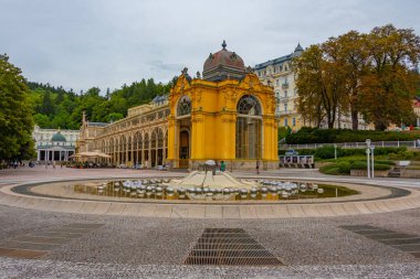 Maksim Gorkij sütunları Marianske Lazne, Çek Cumhuriyeti.