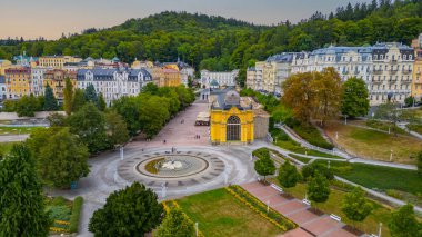 Maksim Gorkij sütunları Marianske Lazne, Çek Cumhuriyeti.
