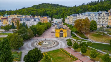 Maksim Gorkij sütunları Marianske Lazne, Çek Cumhuriyeti.
