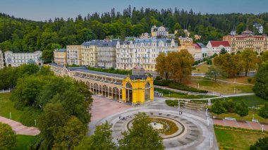 Maksim Gorkij sütunları Marianske Lazne, Çek Cumhuriyeti.