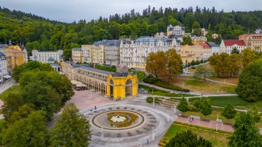 Maksim Gorkij sütunları Marianske Lazne, Çek Cumhuriyeti.