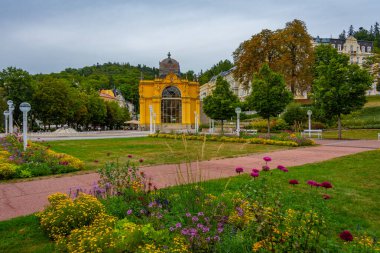 Maksim Gorkij sütunları Marianske Lazne, Çek Cumhuriyeti.