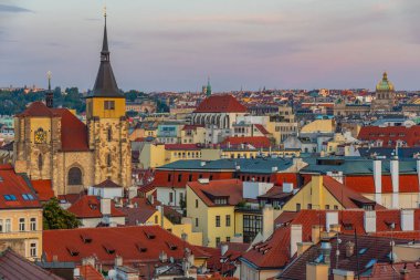 Prag kulelerinin panorama manzarası, Çek Cumhuriyeti. IMAGE