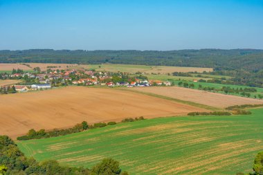 Çek Cumhuriyeti 'nin merkezi bohem bölgesinin tarım manzarası. IMAGE