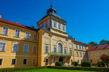 Çek Cumhuriyeti 'ndeki Horovice Kalesi' nde yaz günü.