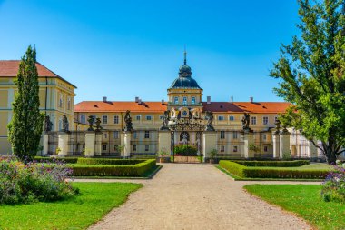 Çek Cumhuriyeti 'ndeki Horovice Kalesi' nde yaz günü.