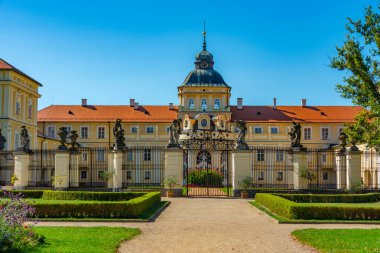 Çek Cumhuriyeti 'ndeki Horovice Kalesi' nde yaz günü.